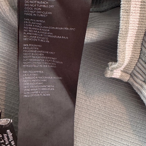 Urban Outfitters Cropped Tee- Size M/L - Picture 5 of 8